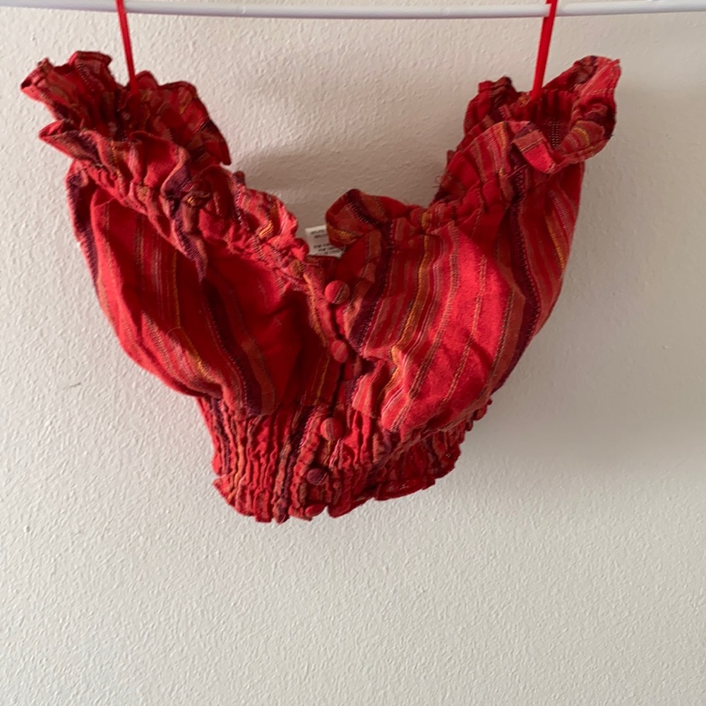 Strapless read crop top